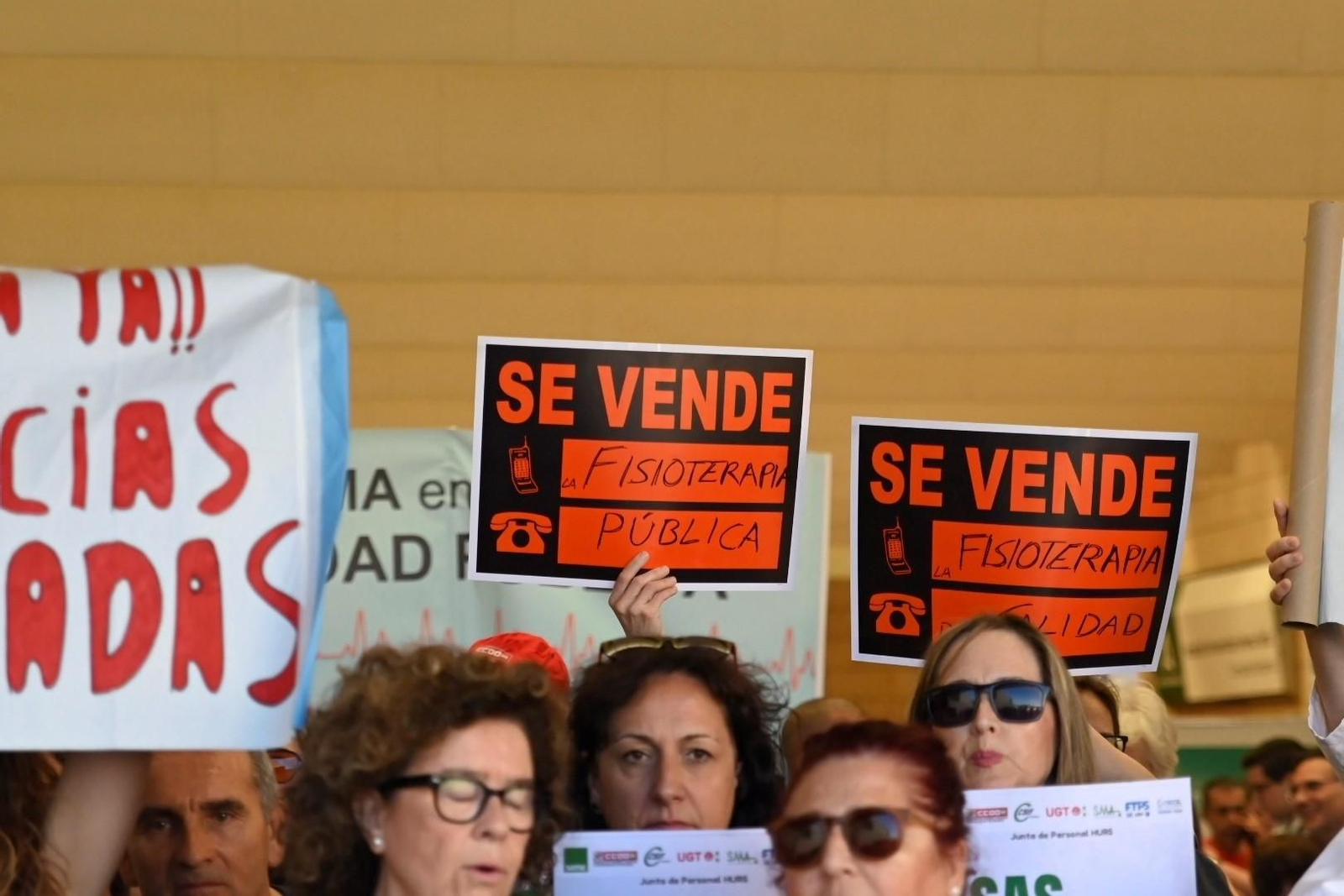 Las imágenes de la manifestación en el Hospital Reina Sofía por los recortes del SAS