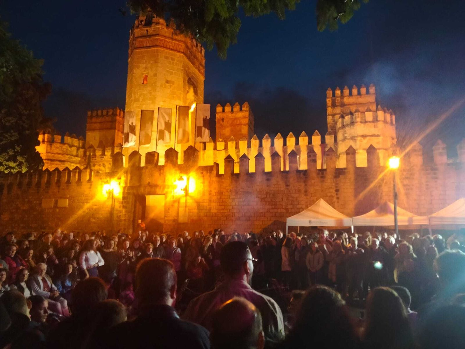 Una imagen de la última zambomba celebrada en la plaza del Castillo, organizada por la peña Al Alma.