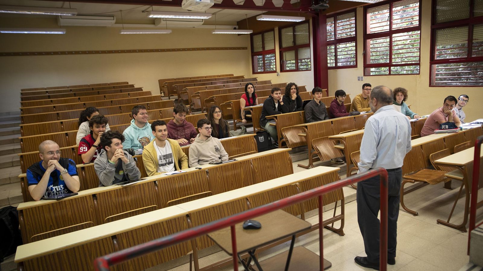 En la Universidad de Granada algunas aulas acogieron a menos estudiantes de lo habitual