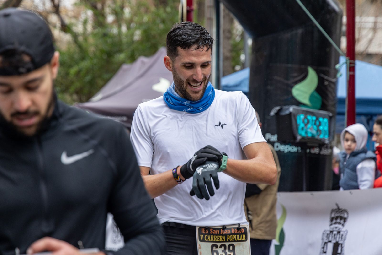 En imágenes: la lluvia no frena a más de un millar de corredores en la V Carrera Popular del IES San Juan Bosco (1)