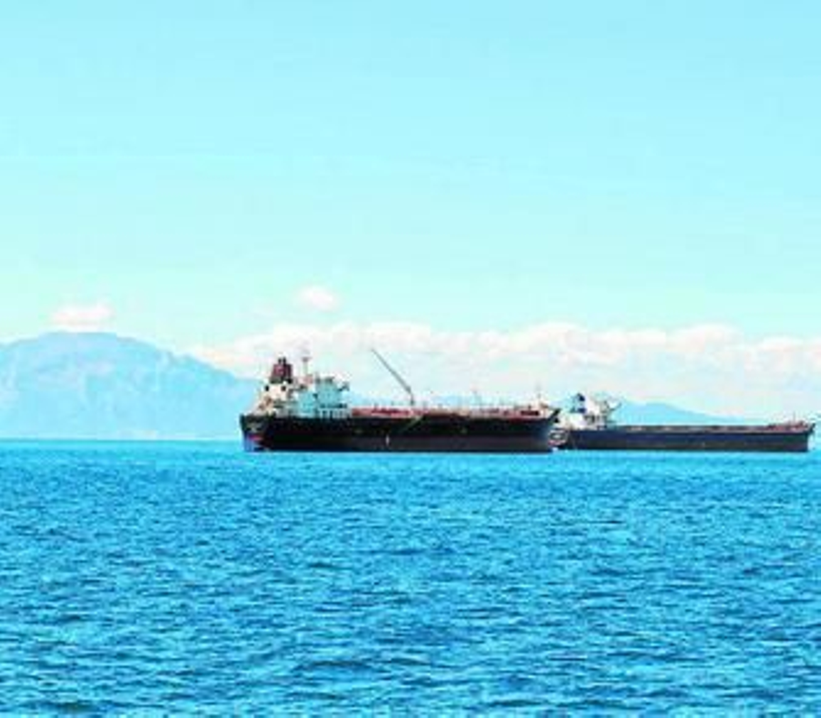 Buques fondeados en la Bahía de Algeciras, en una imagen de archivo.