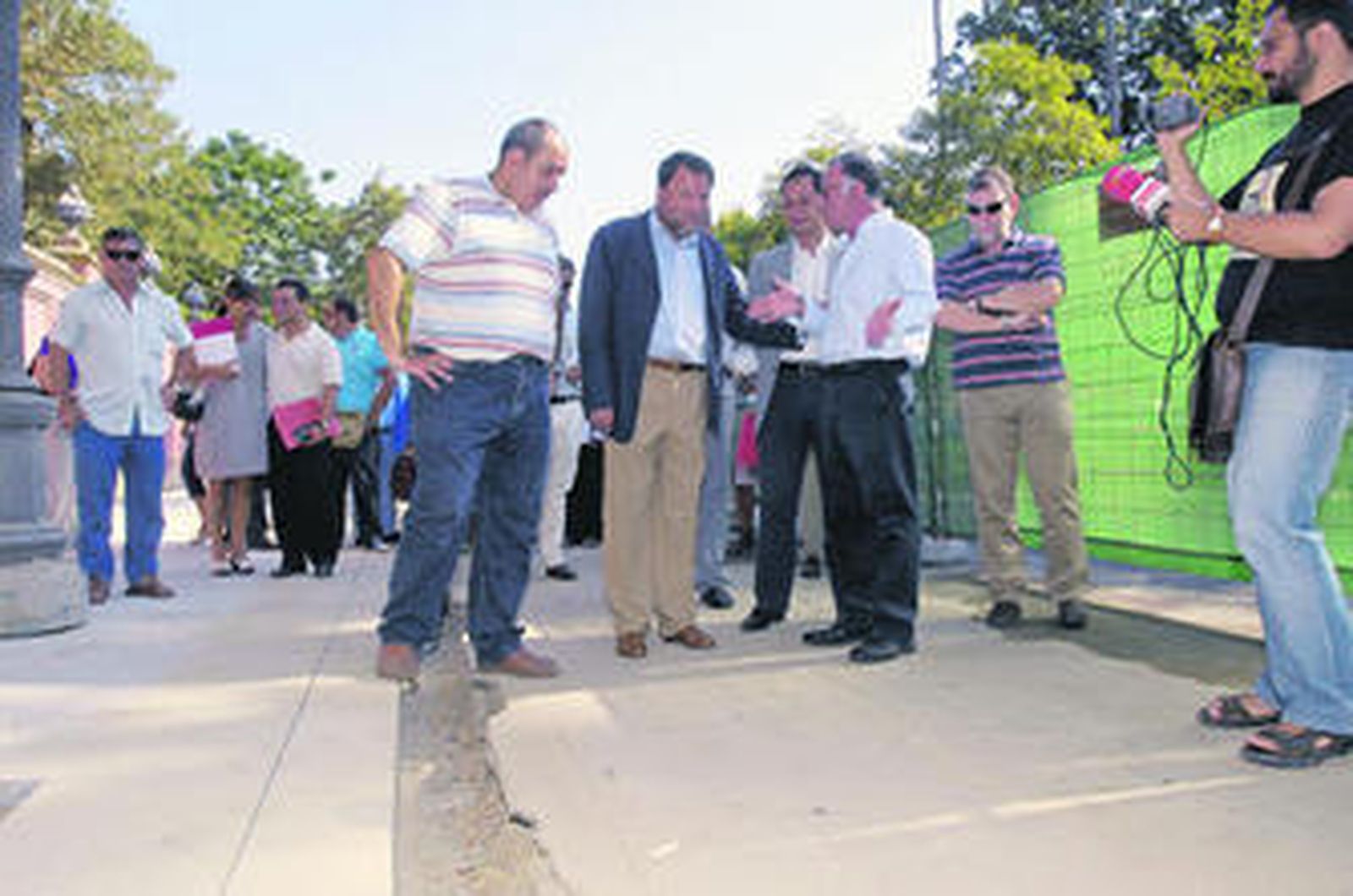 Vista de la peatonalización del paseo donde se ubica la boca de la Línea 1 del Metro de la Puerta de Jerez.