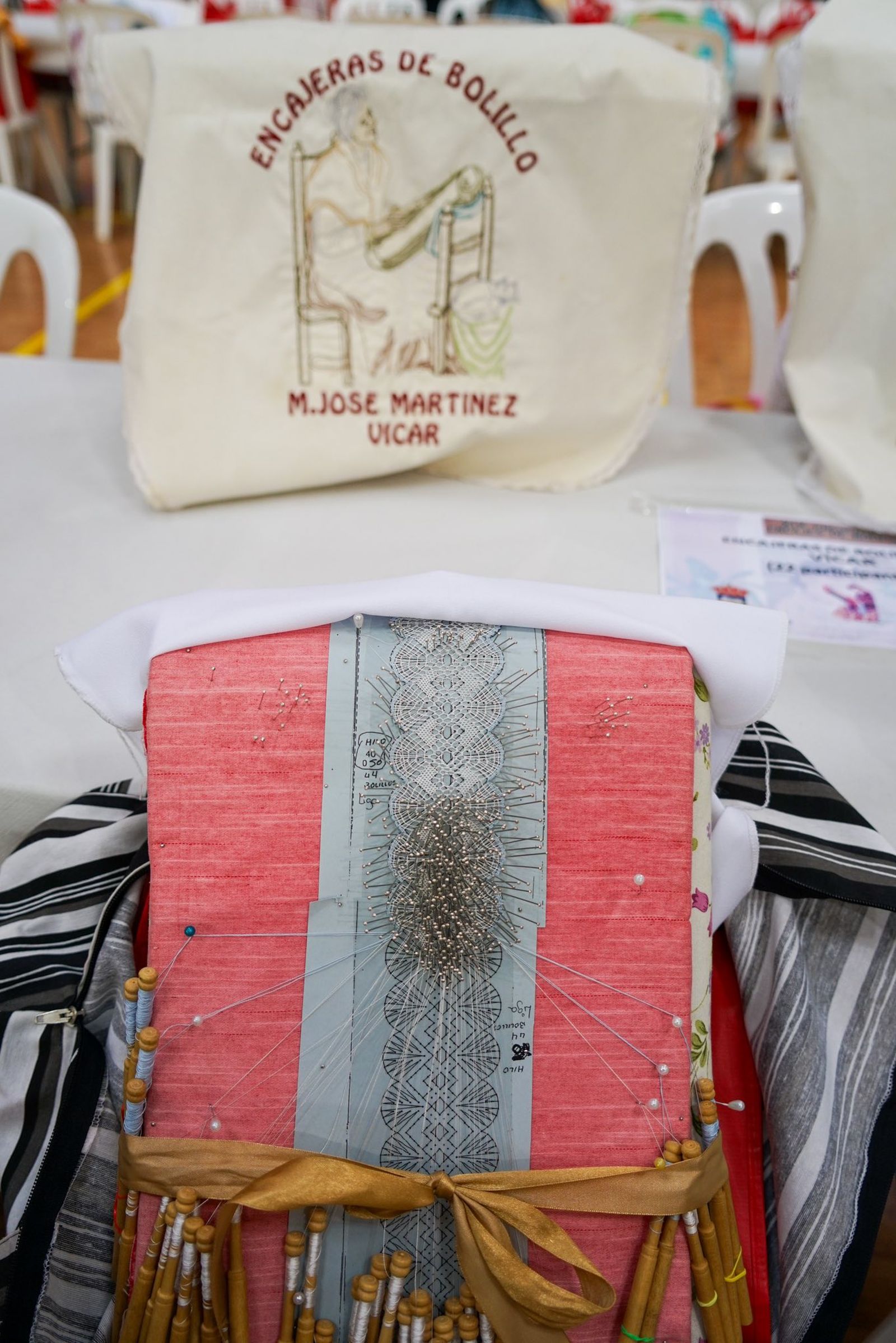 Encajeras de toda la provincia vuelven a convertir a Vícar en la capital de la artesanía y la tradición