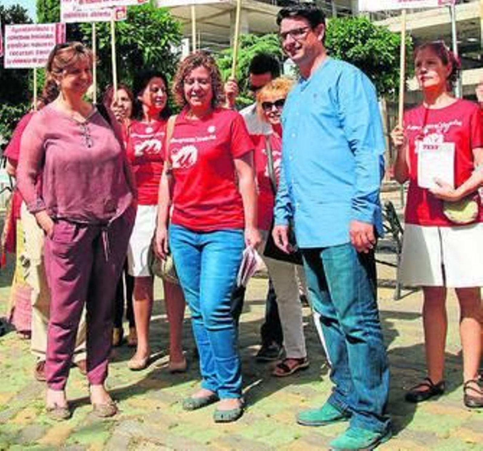 Paloma López, Alba Doblas y Pedro García, ayer en el Sector Sur.