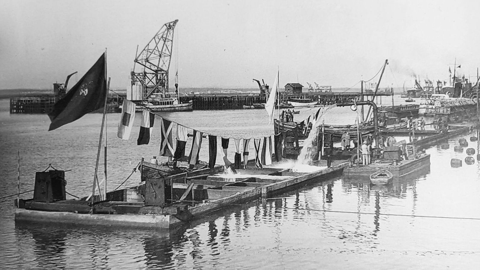Primer tramo de cajones en la construcción del Muelle de Levante.