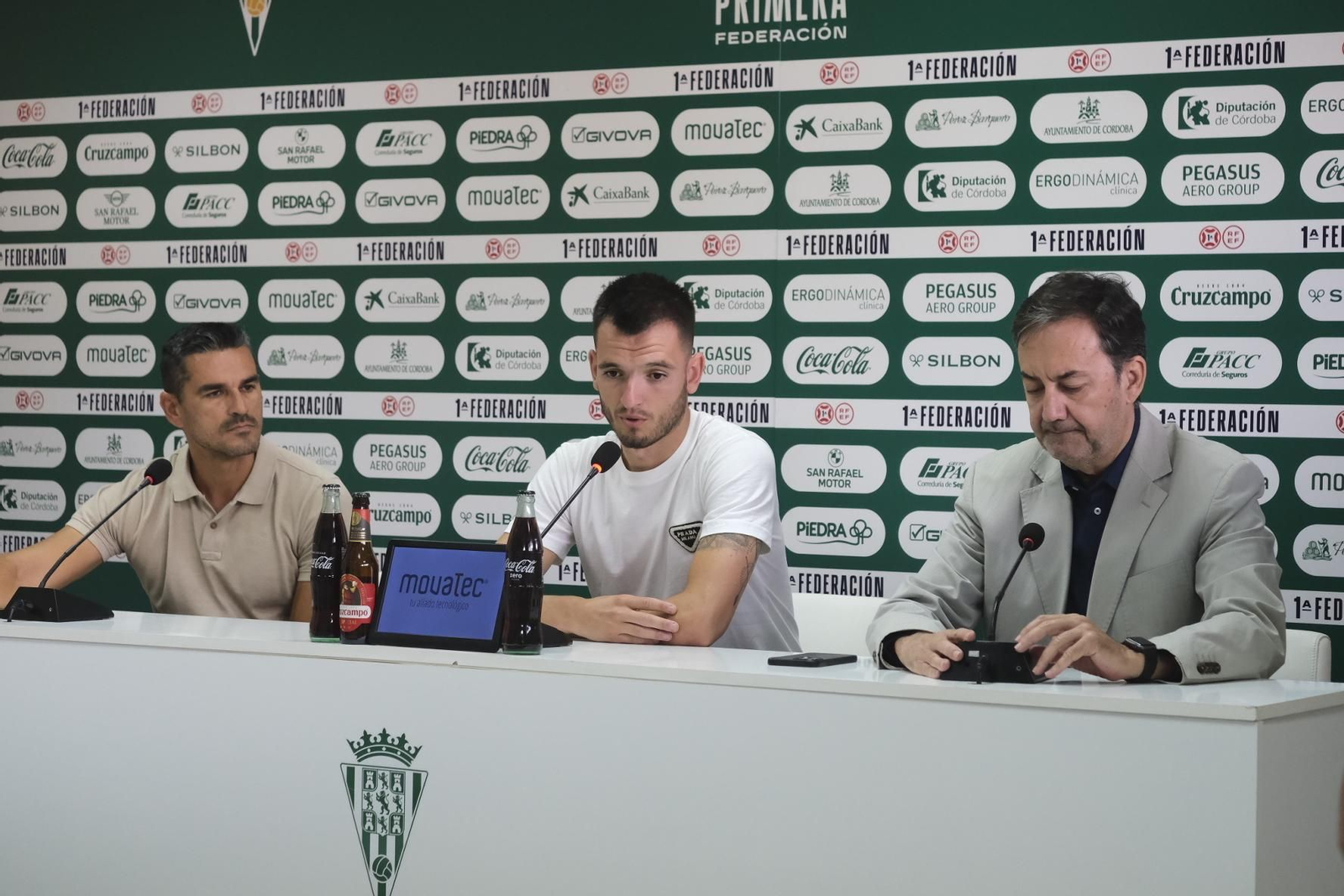 Las mejores fotos de la presentación de Adrián Lapeña con el Córdoba CF
