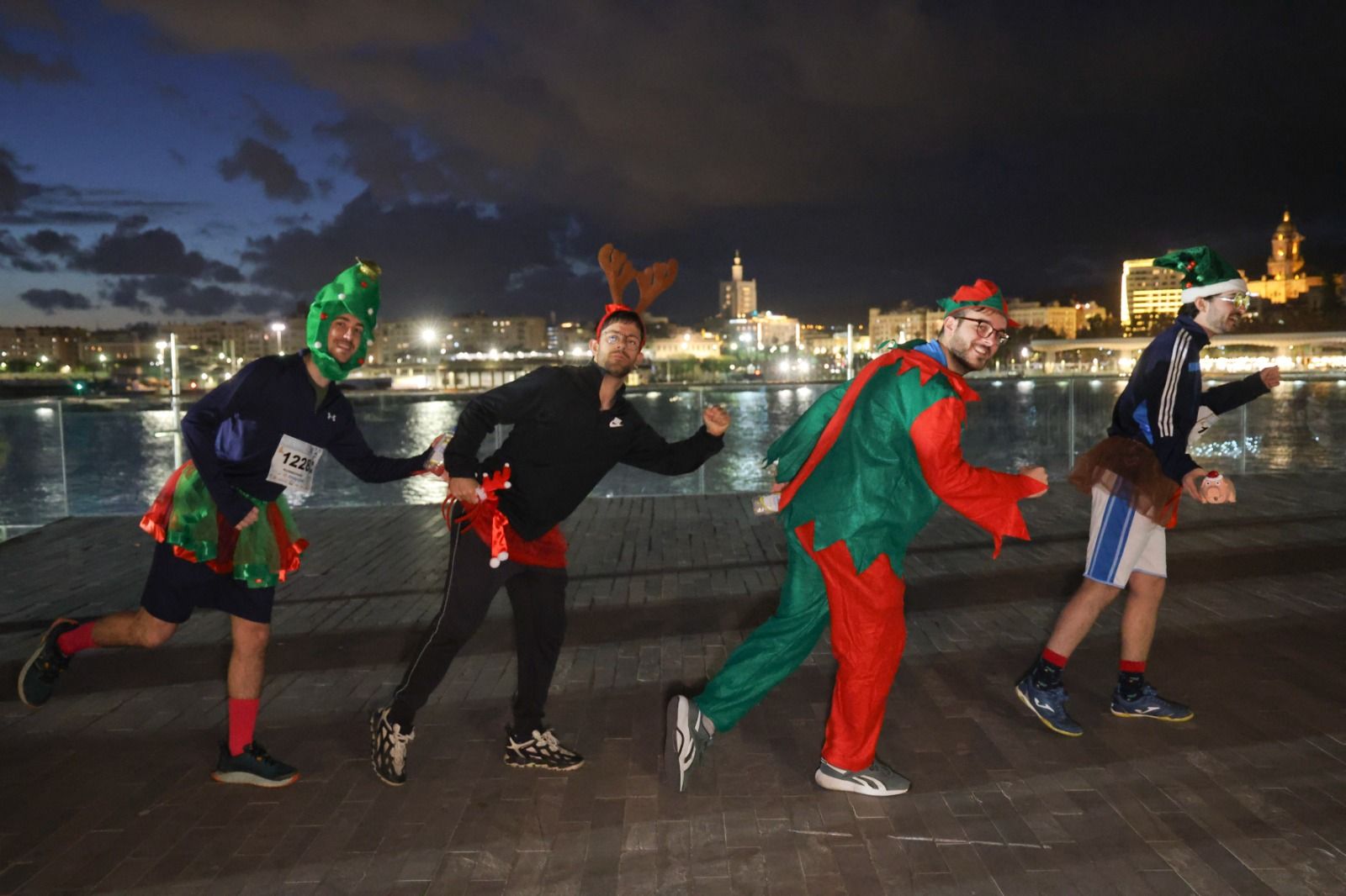 Las fotos de la San Silvestre del Real Club Mediterráneo en Málaga
