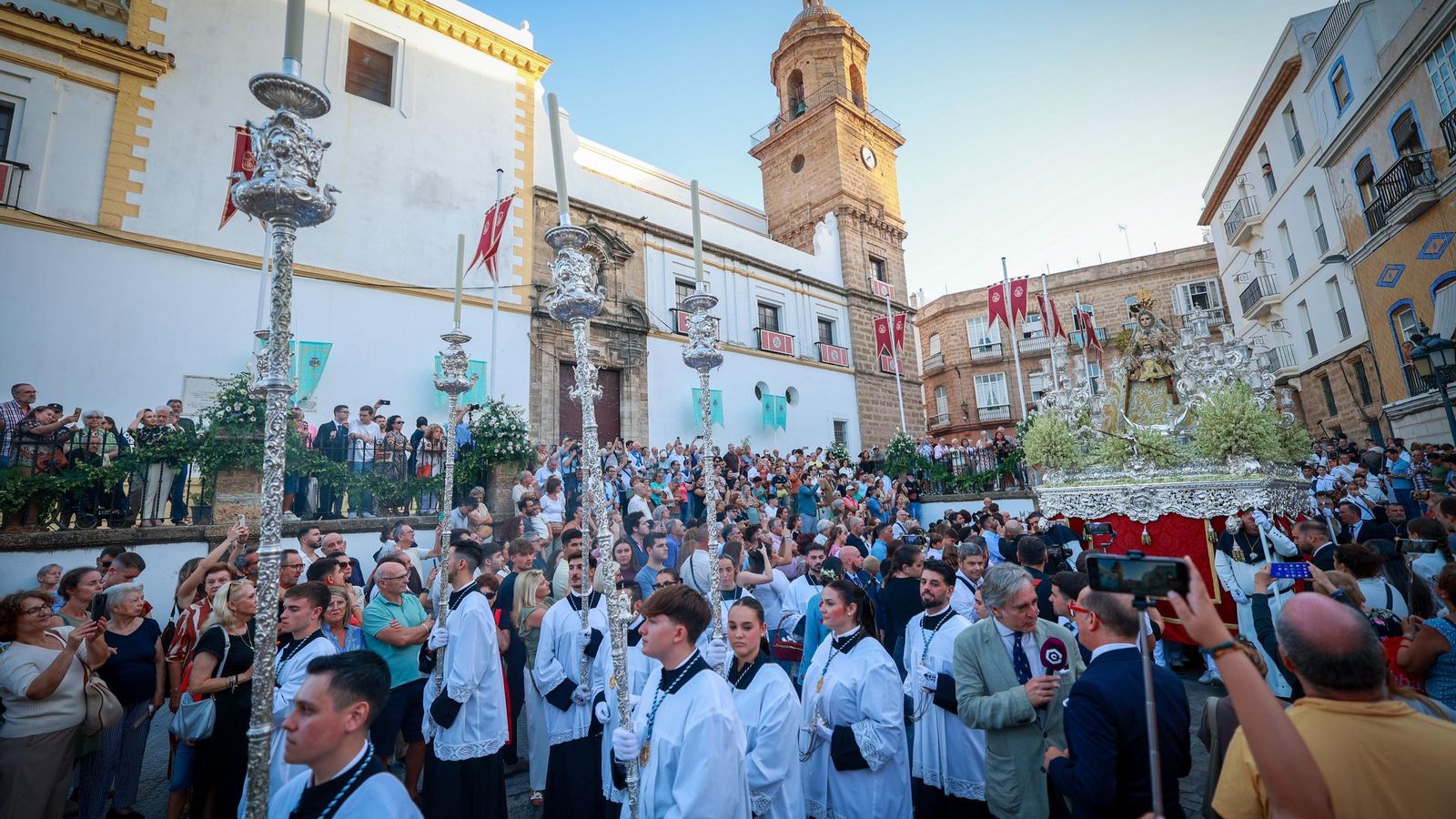 Las imágenes de la procesión de la Patrona por las calles de Cádiz