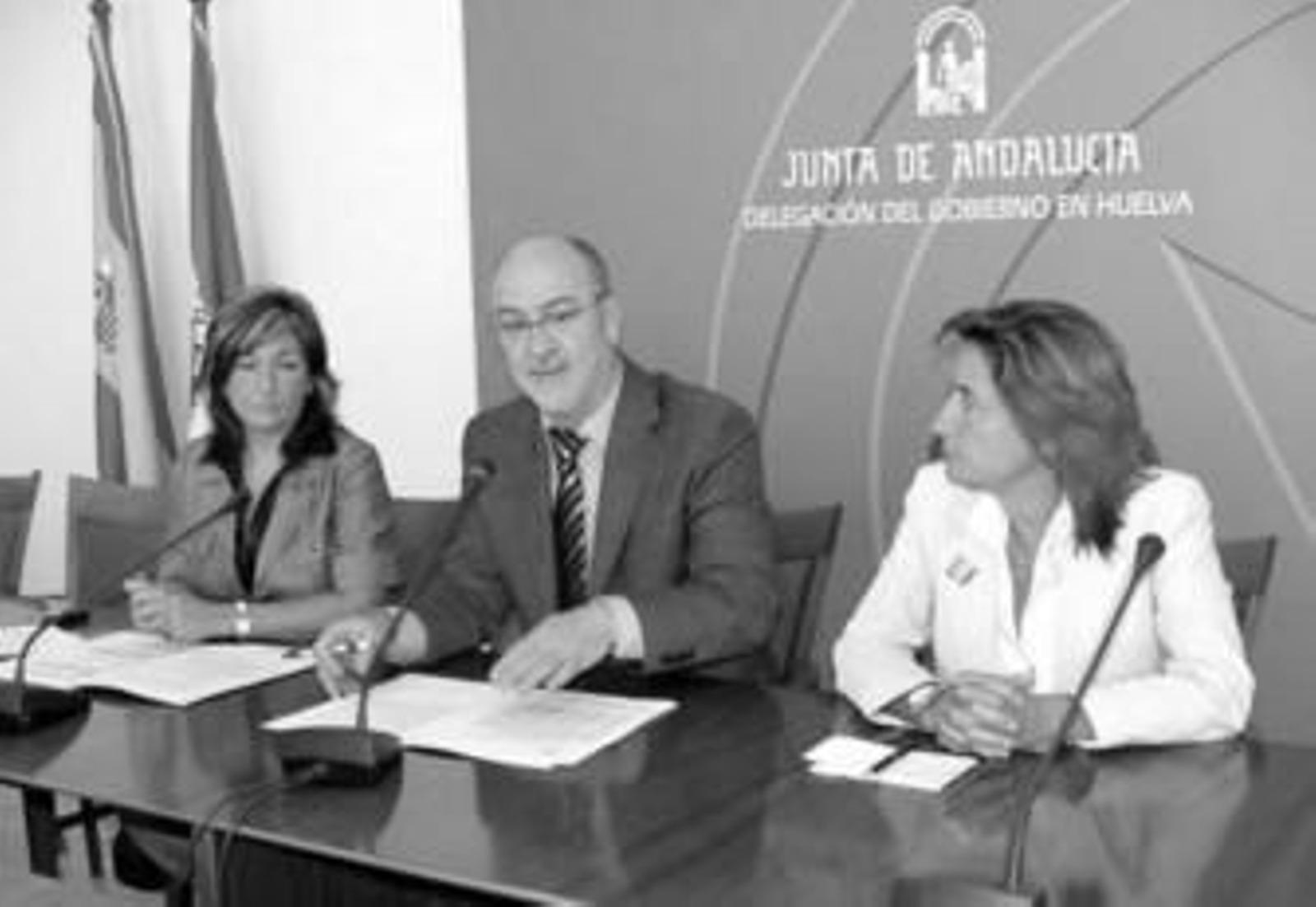 Esther Azorit, Manuel Alfonso Jiménez y María José García Prat presentaron ayer el congreso.