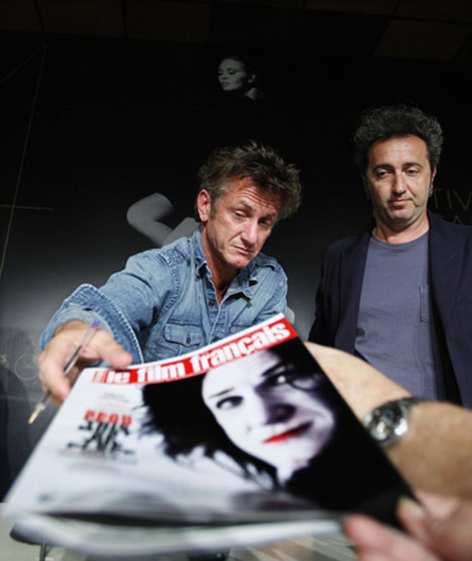 Sorrentino convierte a Sean Penn en un 'rockero gótico'