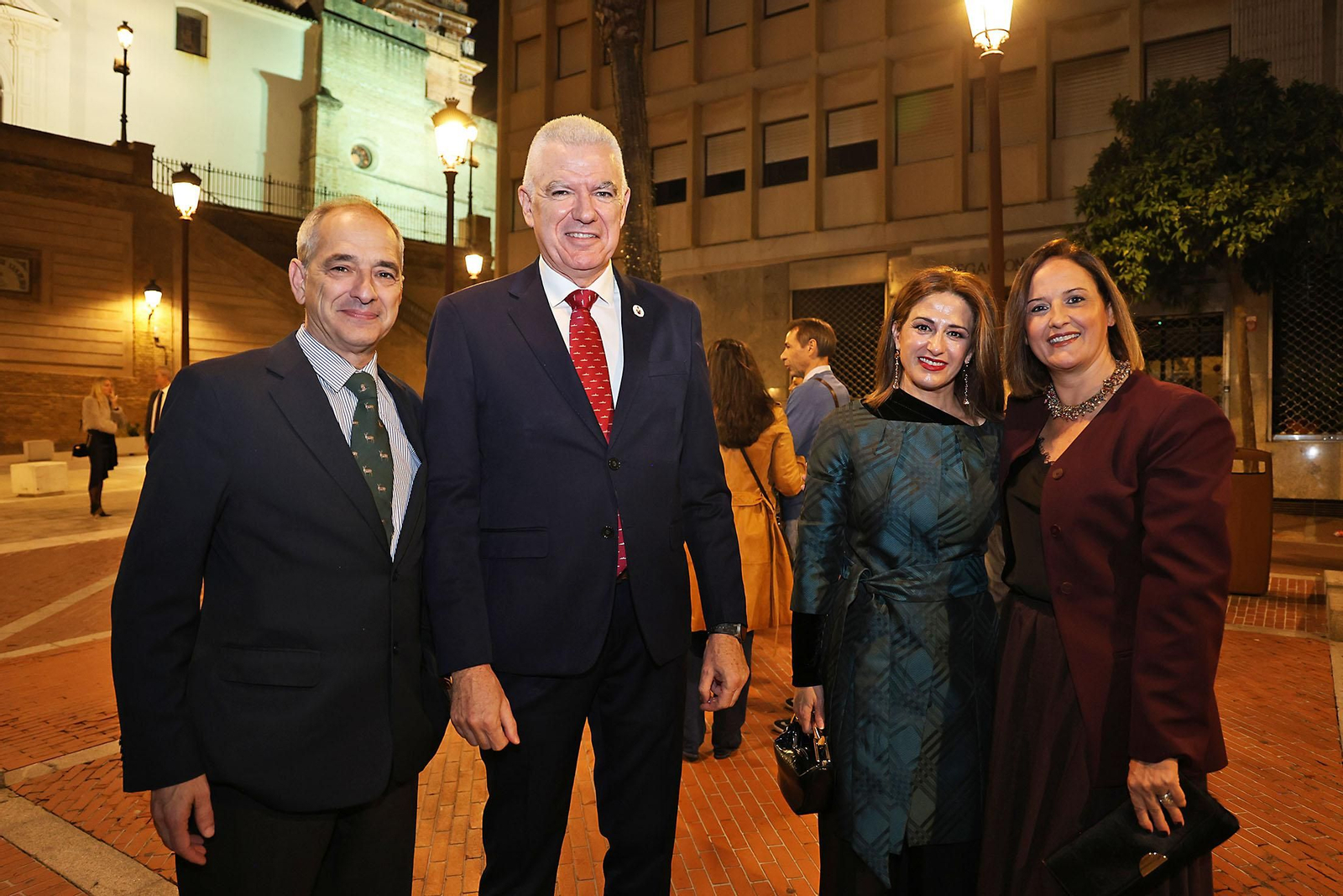 Imágenes de los invitados a la gala de los  37 premios Onubenses del Año