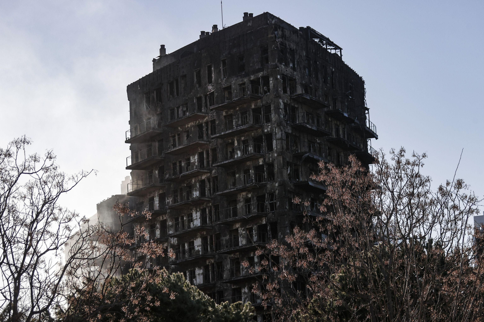 El aspecto desolador de los edificios incendiados El aspecto desolador de los edificios incendiados