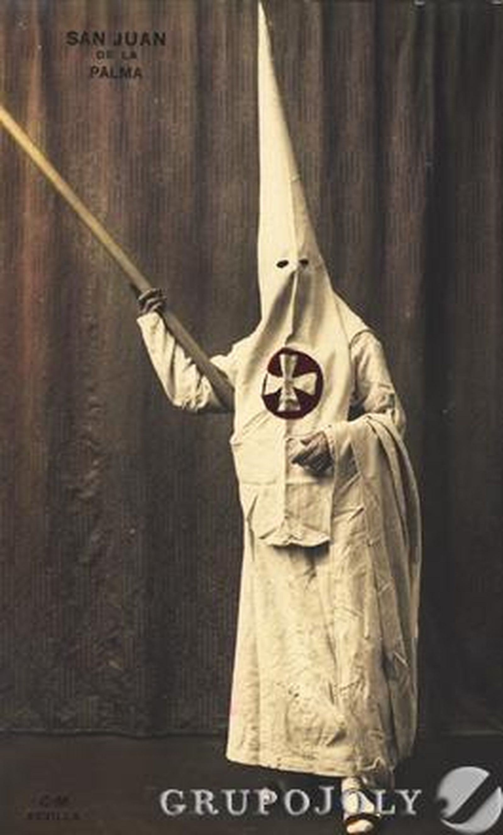 Túnica de los nazarenos del Silencio Blanco a partir de 1912.