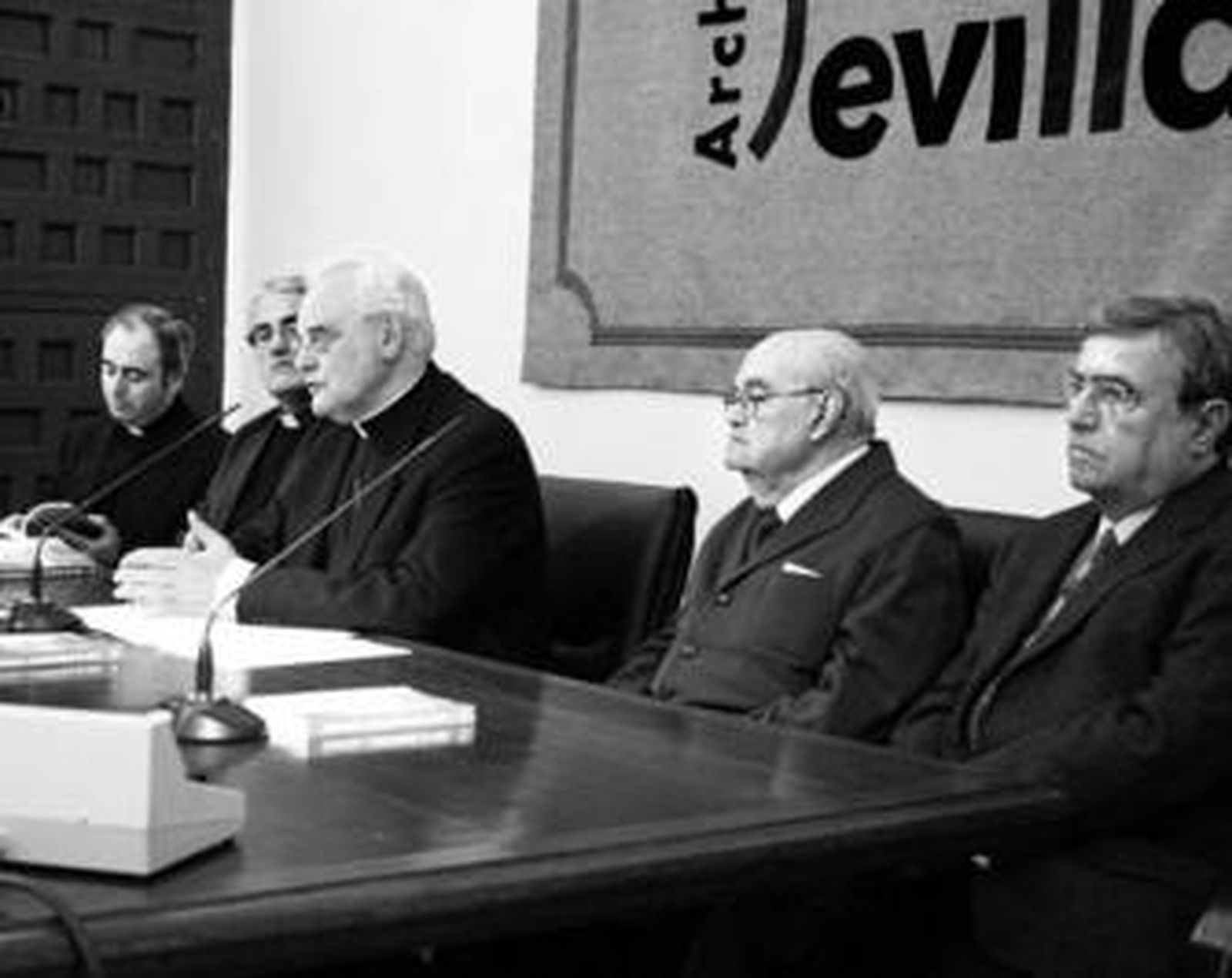 De izquierda a derecha, Soria Campos, Francisco Ortiz, Monseñor Amigo, Sánchez Dubé y Moreno Andrade.