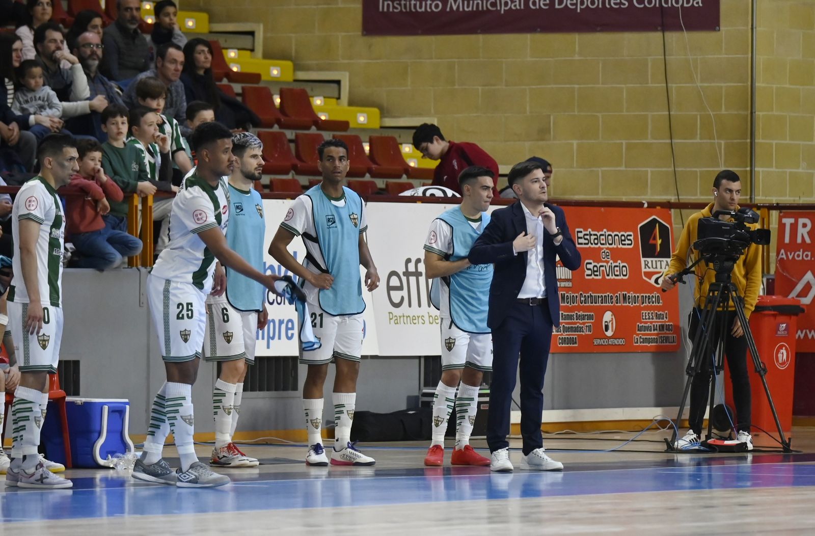 Las mejores fotos del ambiente en Vista Alegre para el Córdoba Futsal - Ribera Navarra