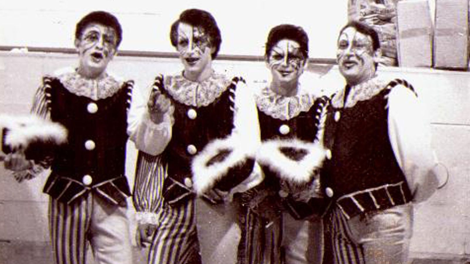 El Chato, segundo por la derecha en 'Charlatanes de feria'.