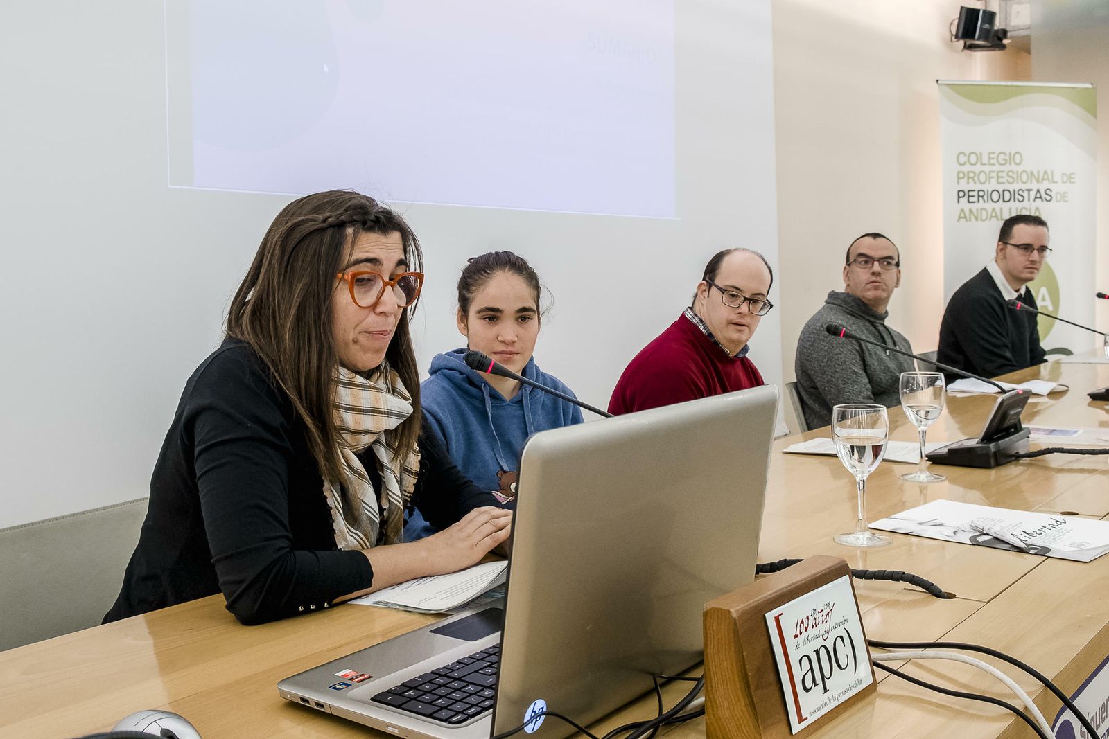 De izquierda a derecha, María Fernández-Llebrez, Alba Anastasio, Manuel García, Paco Román y Luis Carreras durante la jornada.