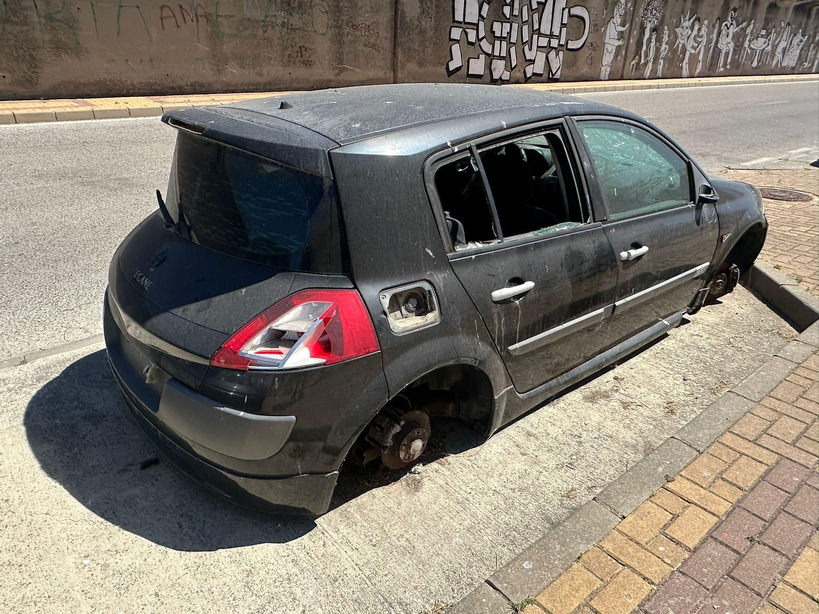Coche abandonado en La Punta