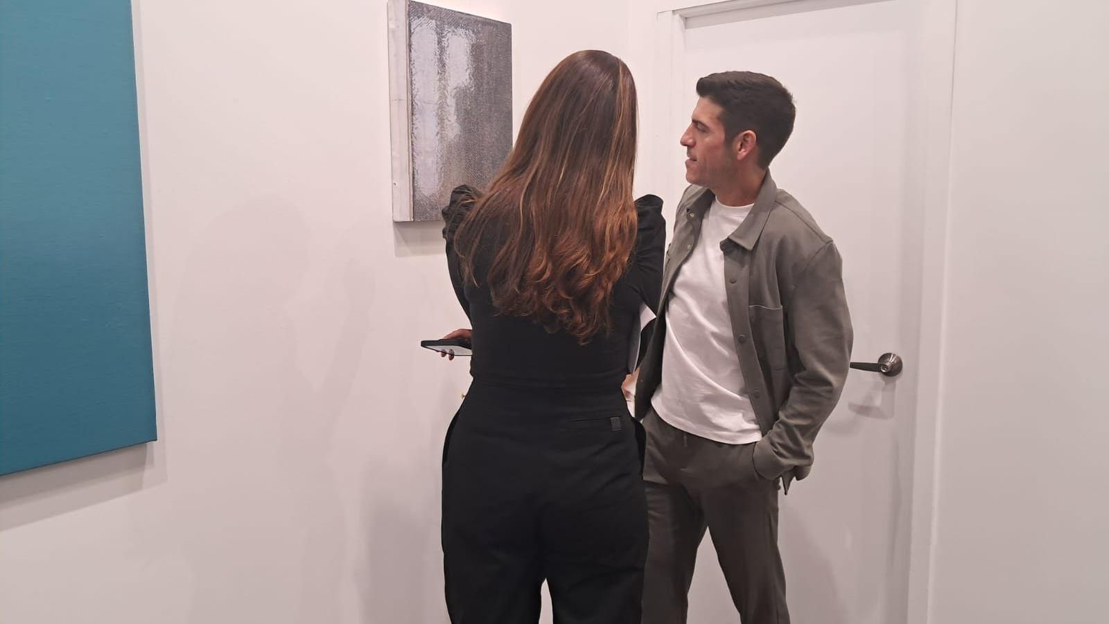 Eduardo Millán, ante su obra en el stand de la galería Gärna. Eduardo Millán, ante su obra en el stand de la galería Gärna.