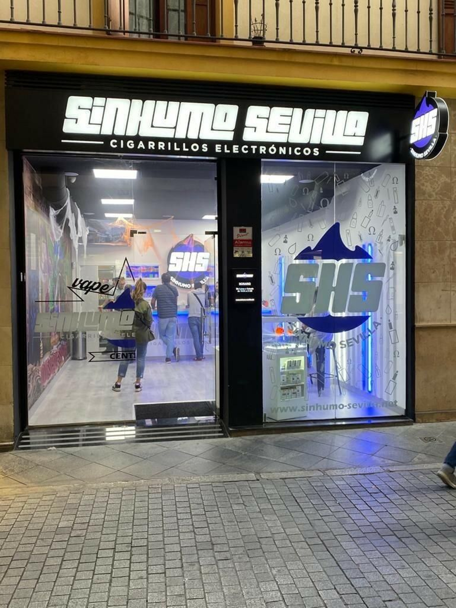 Una de las tiendas de SinHumo Sevilla .