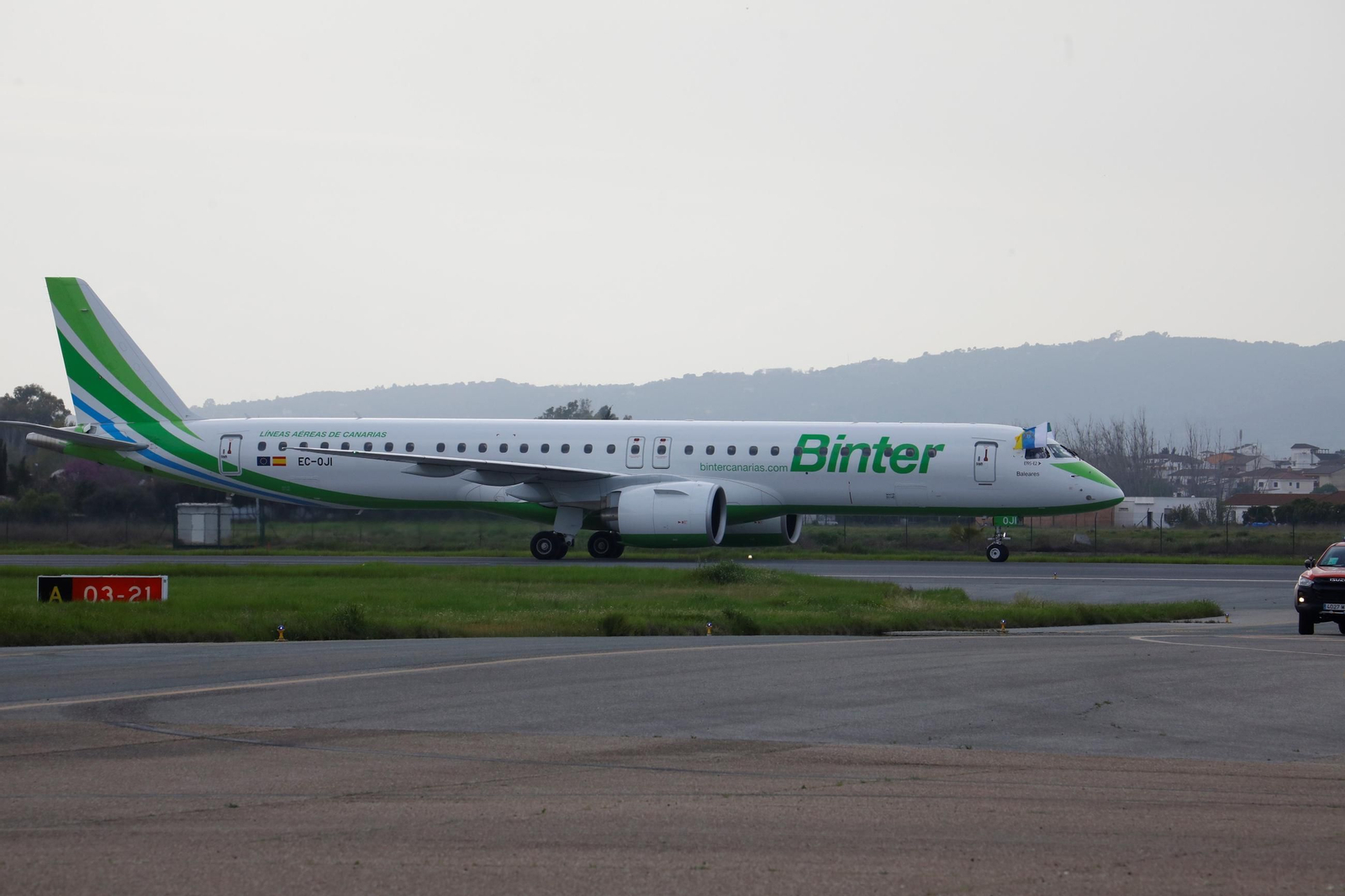 El aeropuerto de Córdoba recibe el primer vuelo de Binter desde Canarias, en imágenes