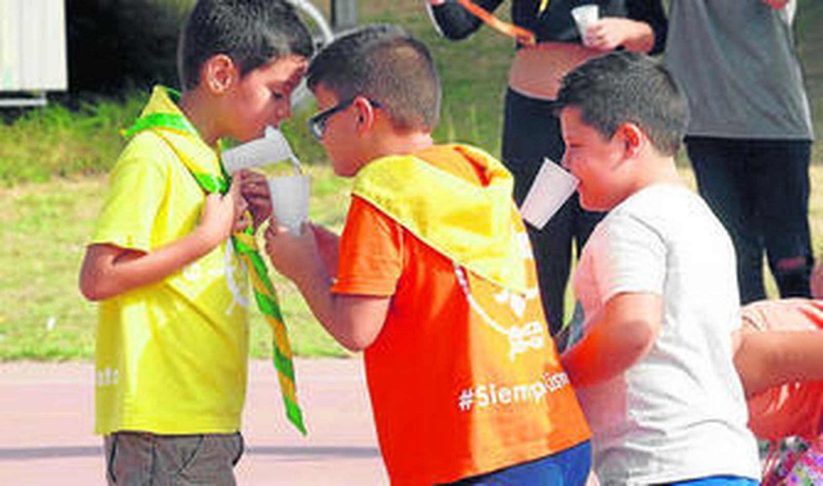 Varios niños del grupo scout Ítaca, ayer, en la Casa de la Cultura.