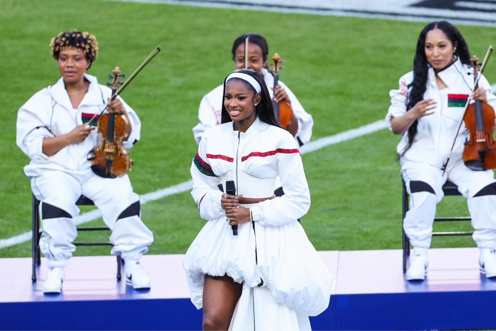 Las mejores fotos de la Super Bowl con la actuación de Bad Bunny