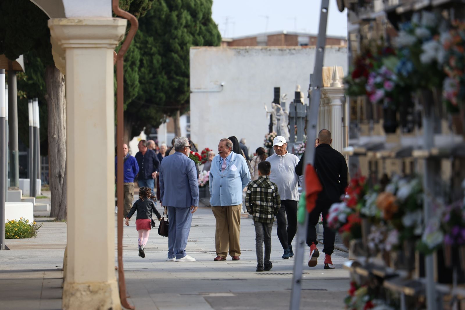 Las imágenes del día de Todos los Santos en el cementerio de San Rafael de Córdoba