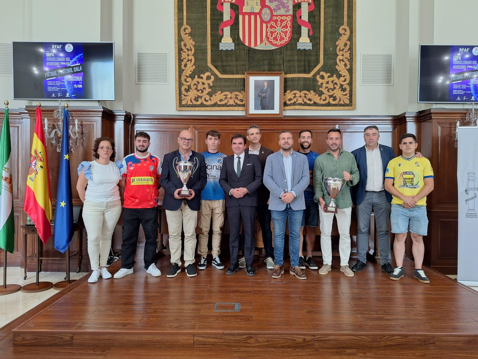 Foto de familia de la presentación de las finales. Foto de familia de la presentación de las finales.