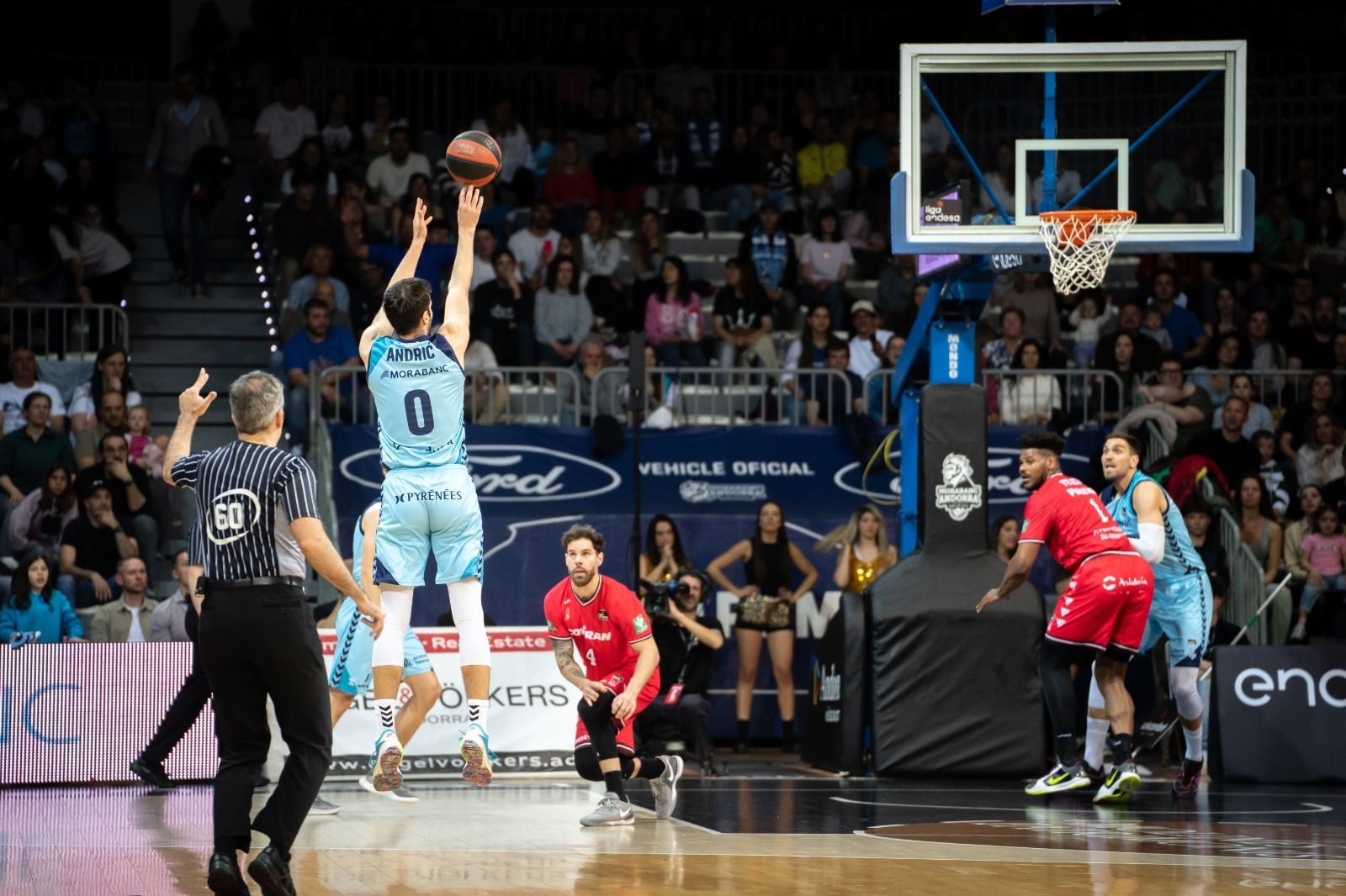Las imágenes del partido entre Andorra y Covirán Granada