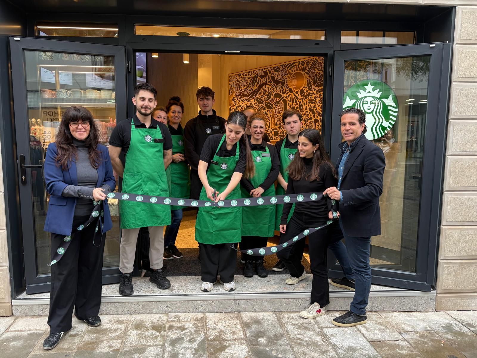 Apertura del nuevo Starbucks en Gibraltar.