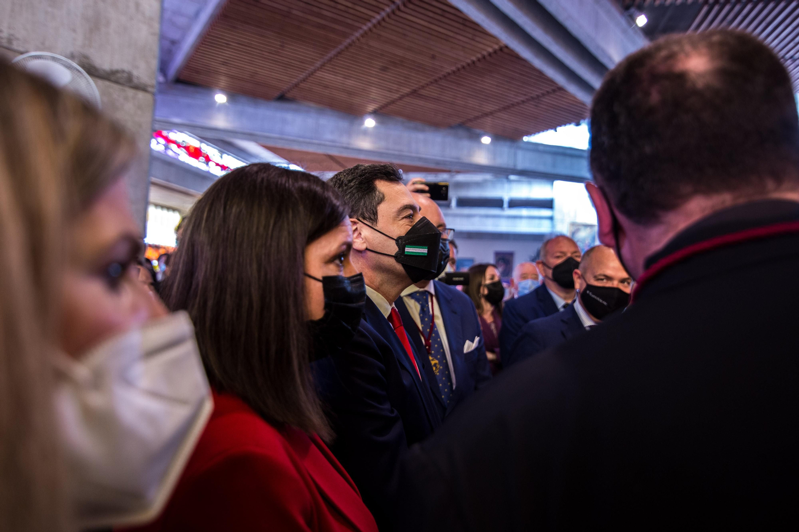 Así ha sido la visita del presidente de la Junta a las hermandades del Lunes Santo de San Fernando