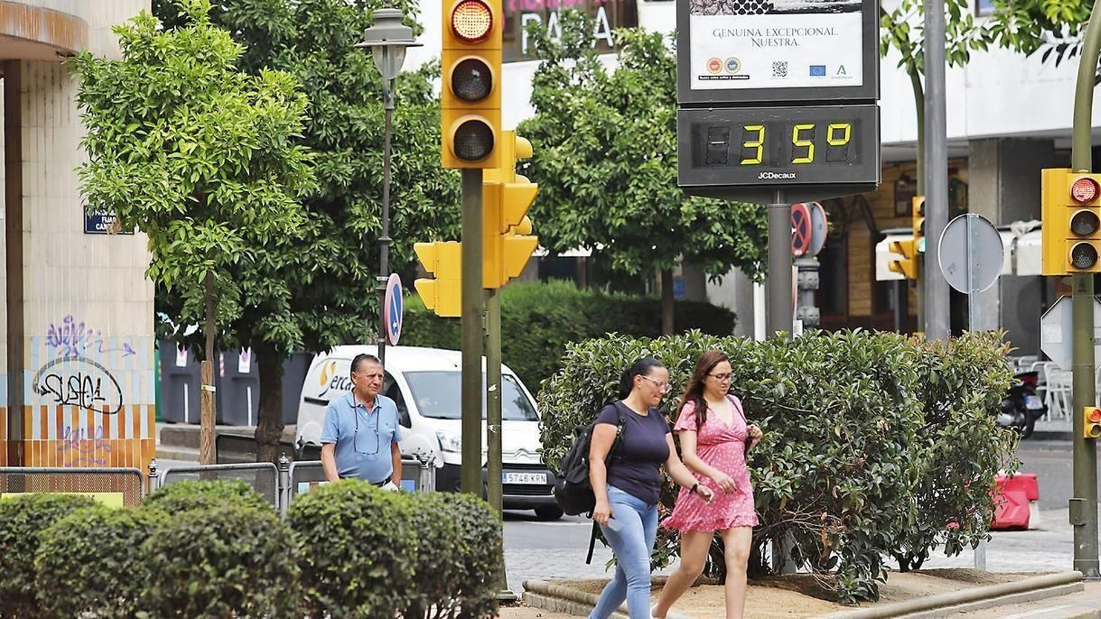 Un termómetro de Huelva marca 35 grados. Un termómetro de Huelva marca 35 grados.