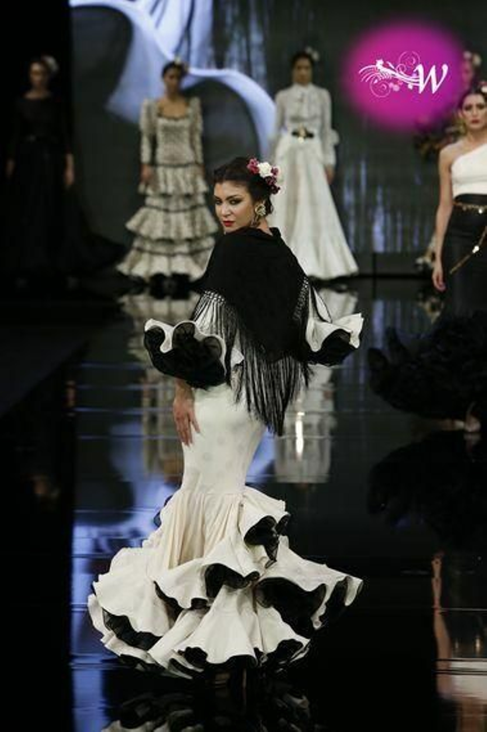 Carmen Vega presenta su colección en SIMOF 2020, todas las fotos de su desfile