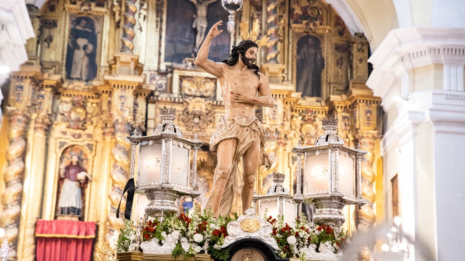Domingo de Resurrección en Lucena: Procesión de Nuestro Padre Jesús Resucitado y Nuestra Señora de los Ángeles, en imágenes