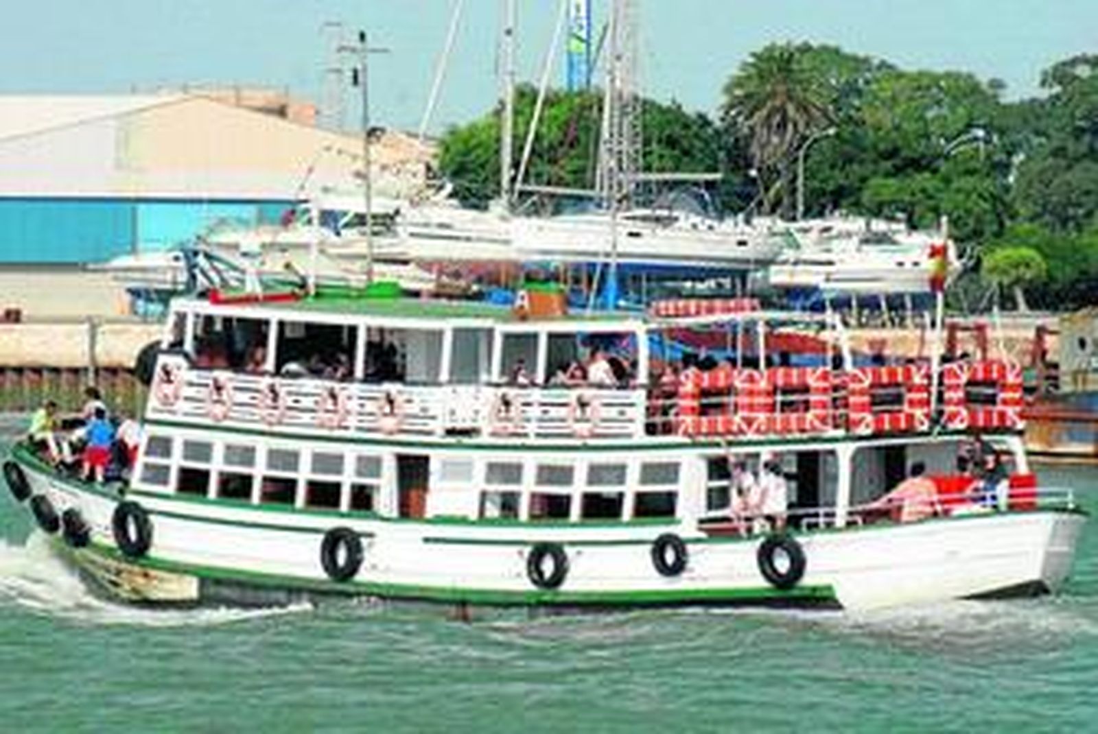 El Vaporcito llegando al muelle de El Puerto de Santa María.