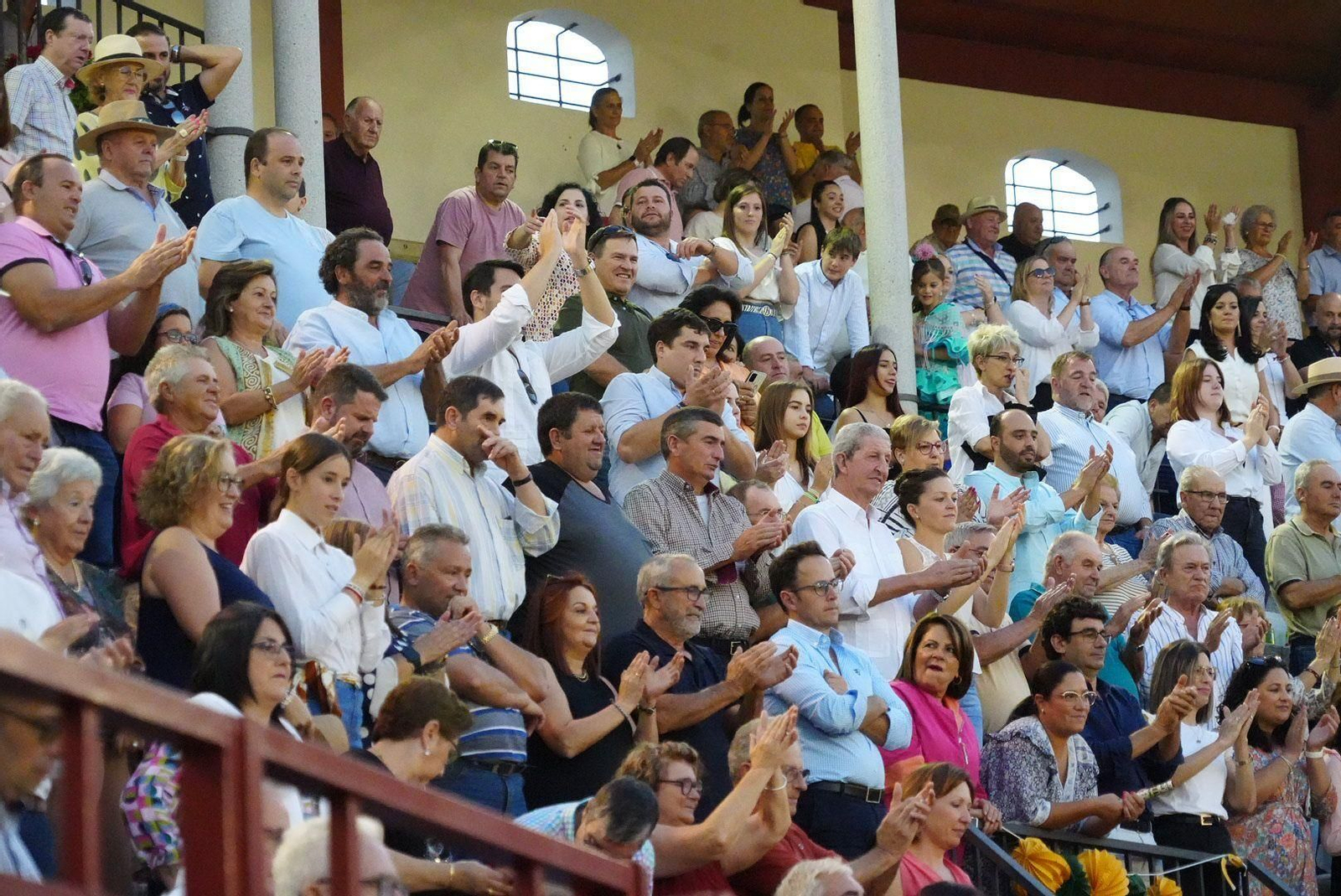 Las mejores fotos de la faena triunfal de Andy Cartagena, Leonardo y Lea Vicens en Pozoblanco Las mejores fotos de la faena triunfal de Andy Cartagena, Leonardo y Lea Vicens en Pozoblanco