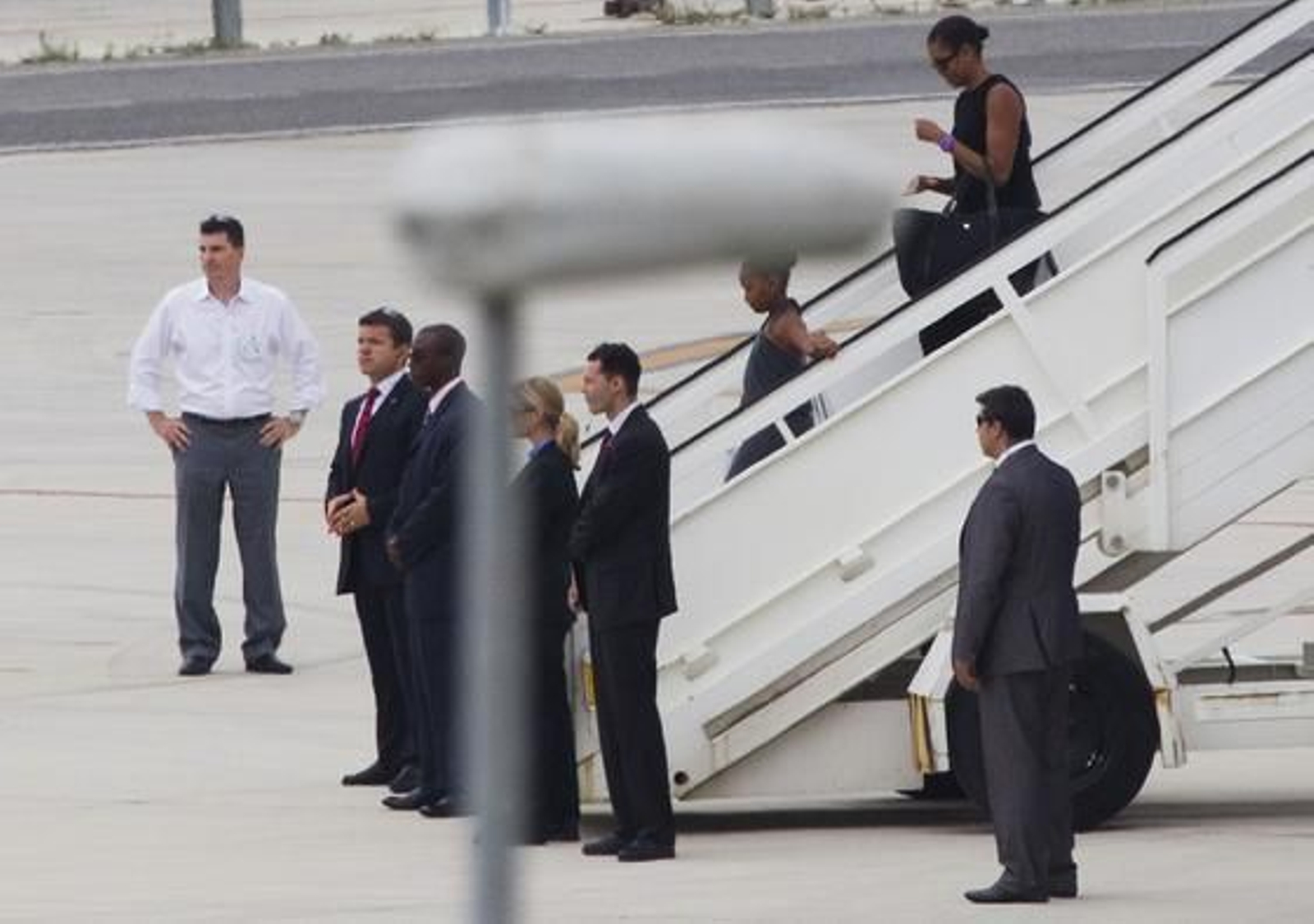 Michelle Obama y su hija pequeña Sasha ya descansan en la Costa del Sol./ EFE