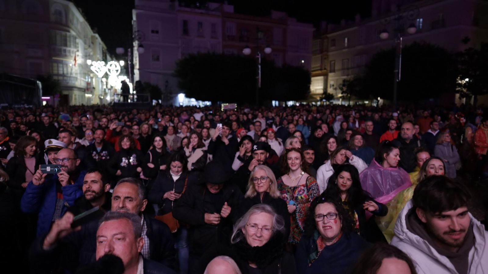 Búscate entre las mejores imágenes de la quema del dios Momo