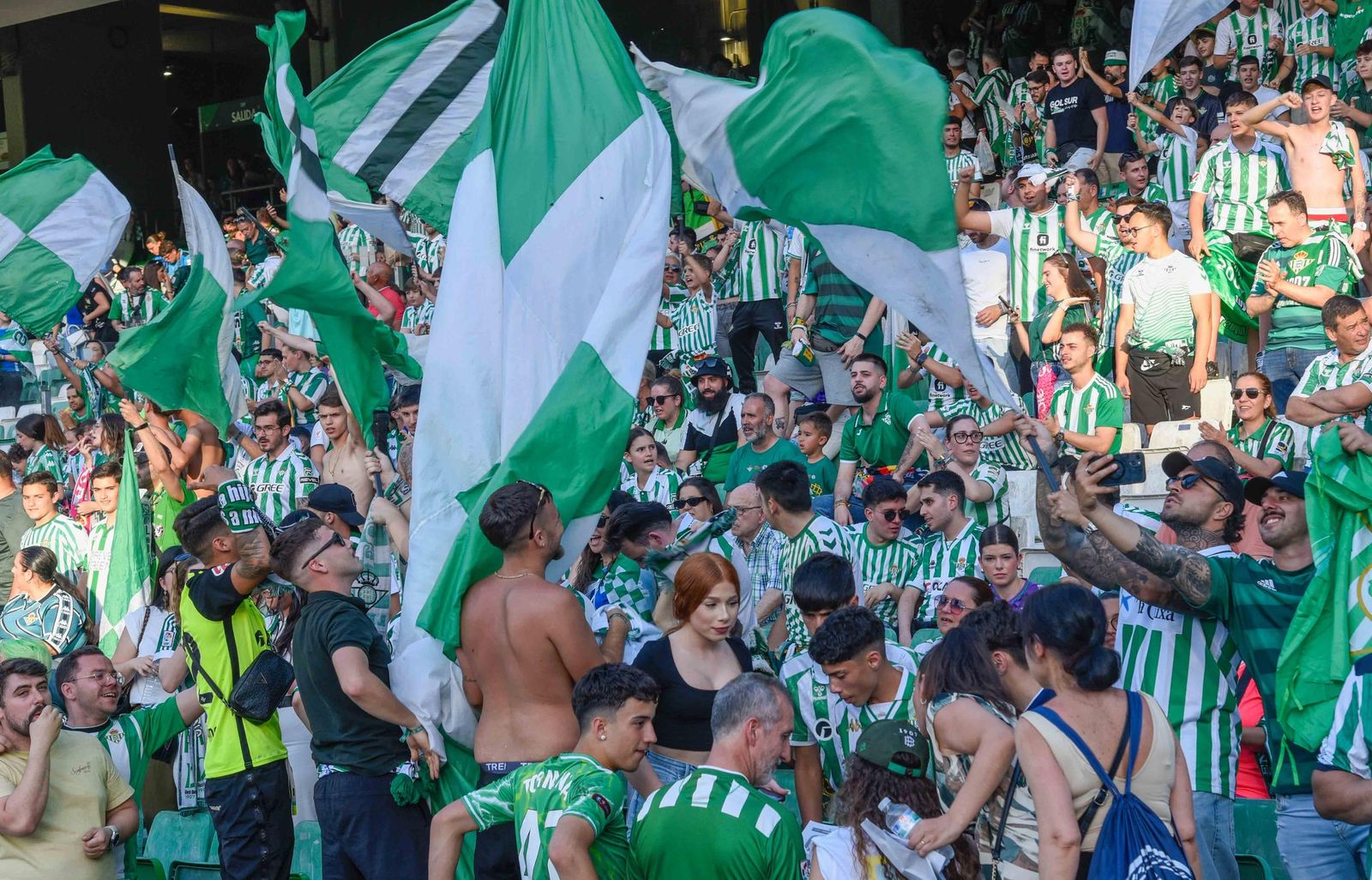 Las fotos de la afición del Betis en el Villamarín