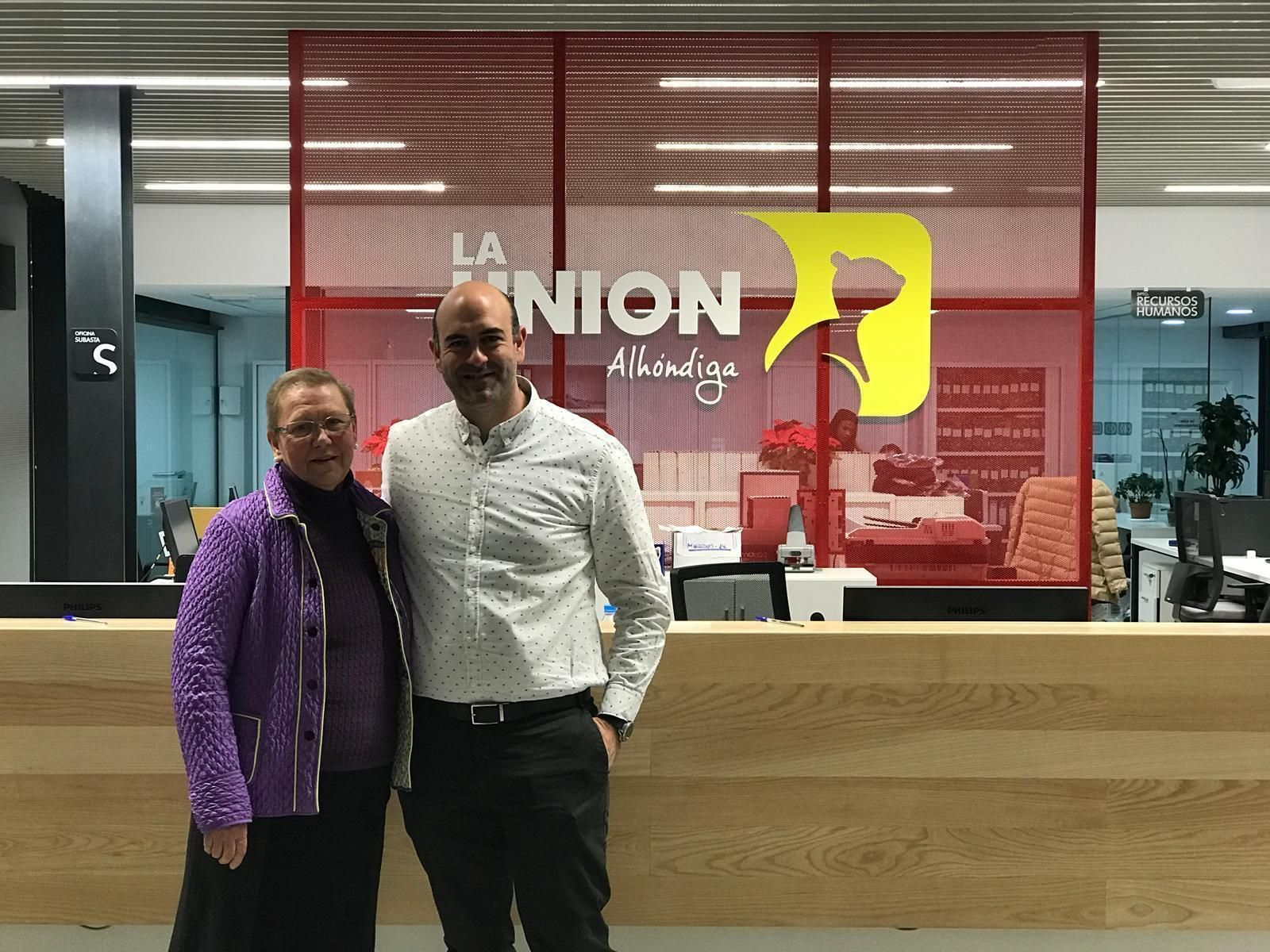 El director general de La Unión, Jesús Barranco, junto a la nueva presidenta, Rosario Martín.