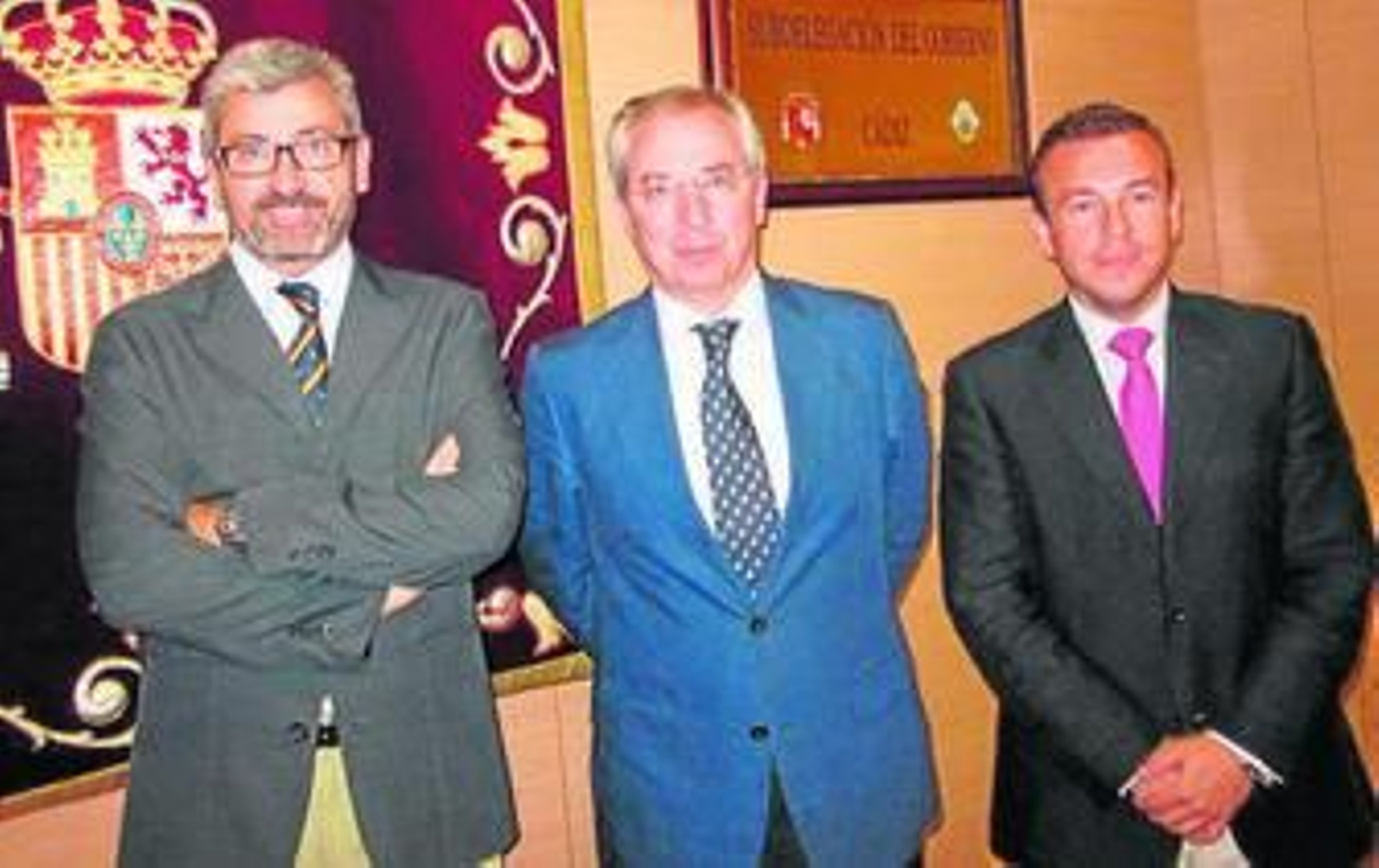 León, De Torre y Fernández, ayer en la Subdelegación del Gobierno.