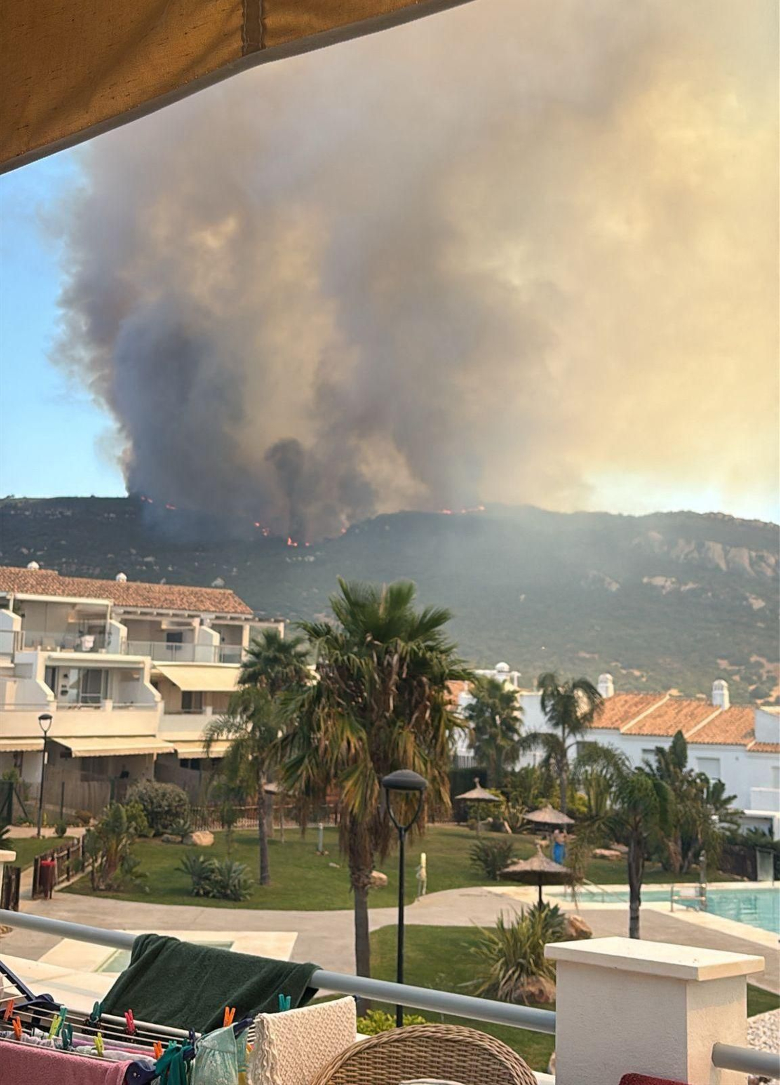 Imágenes del incendio de Tarifa, el segundo en menos de una semana