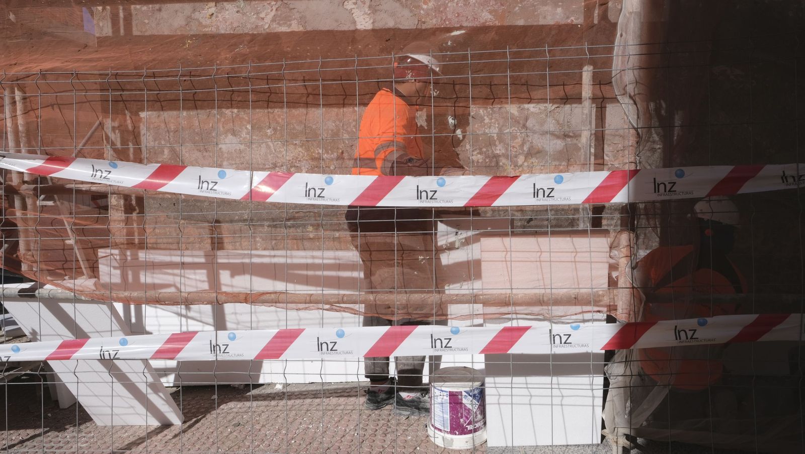 La rehabilitación de los edificios del barrio de los pintores en Almería avanza a buen ritmo, en imágenes