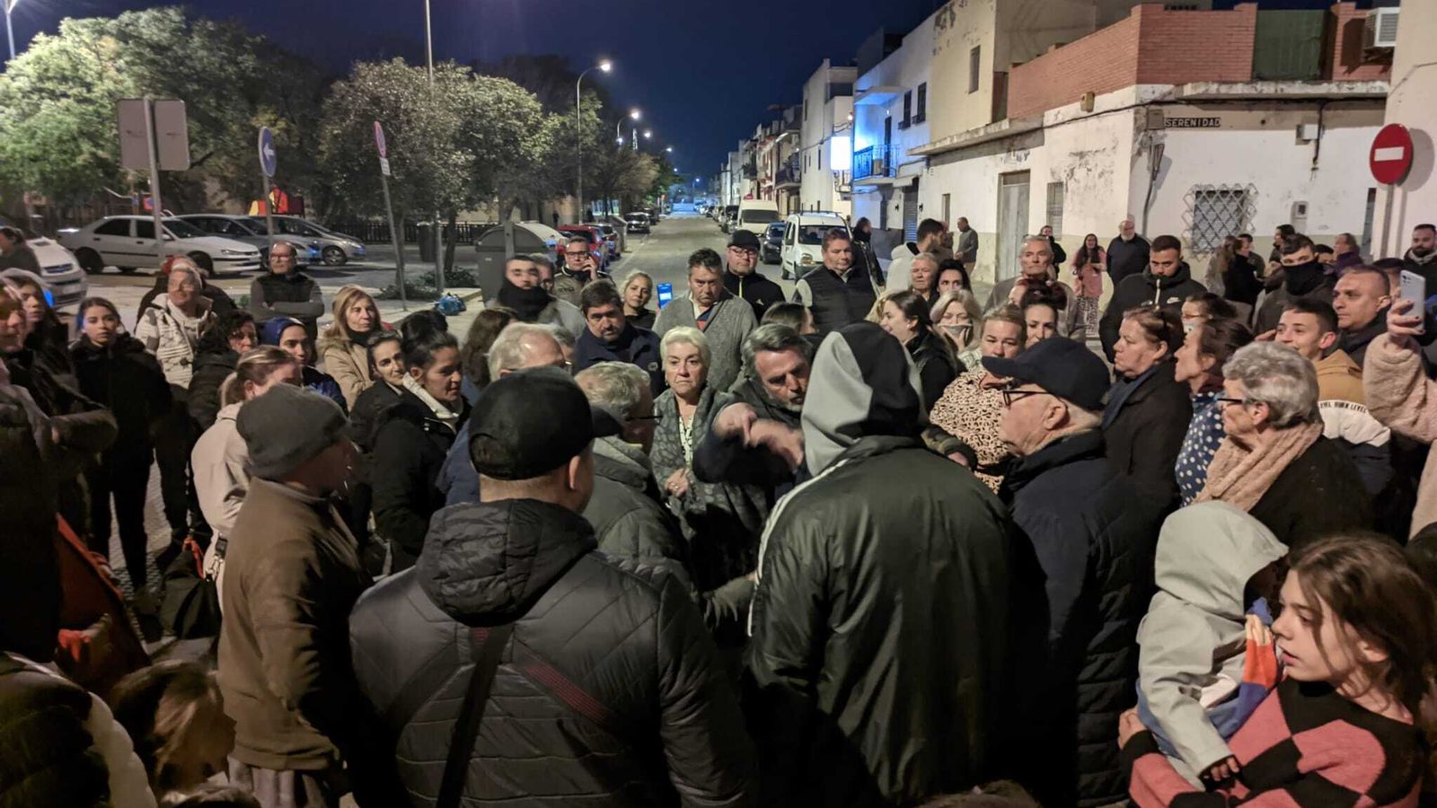 Vecinos de Palmete protestan por los cortes eléctricos.