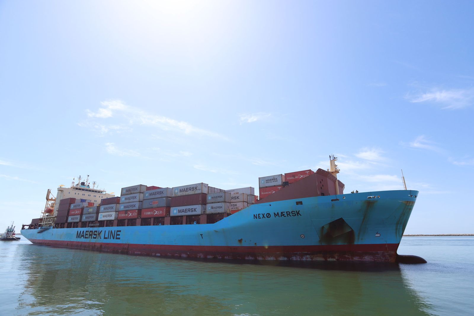 Imágenes de la llegada del buque Maersk al Puerto de Huelva, que abre las escalas con la línea entre Leixoes y Algeciras