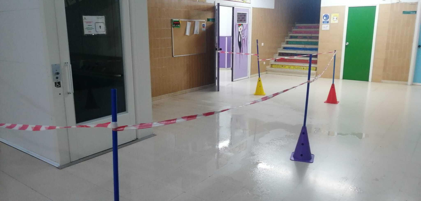 Acceso del Colegio Río San Pedro, acordonado tras las lluvias Acceso del Colegio Río San Pedro, acordonado tras las lluvias