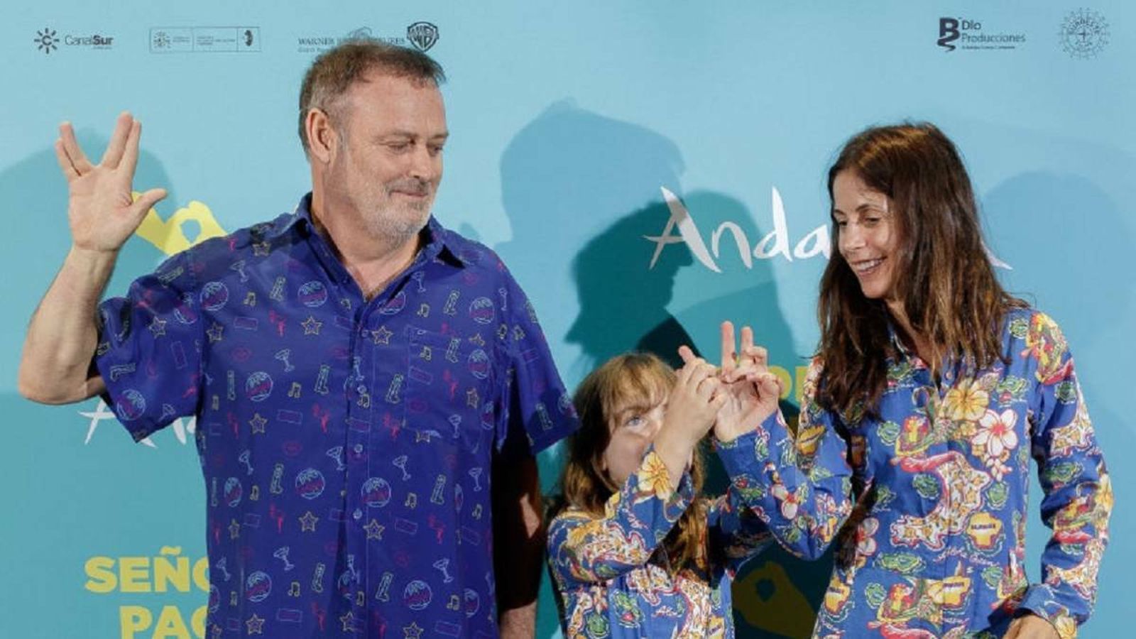 Pablo y su mujer con su hija, en un estreno.