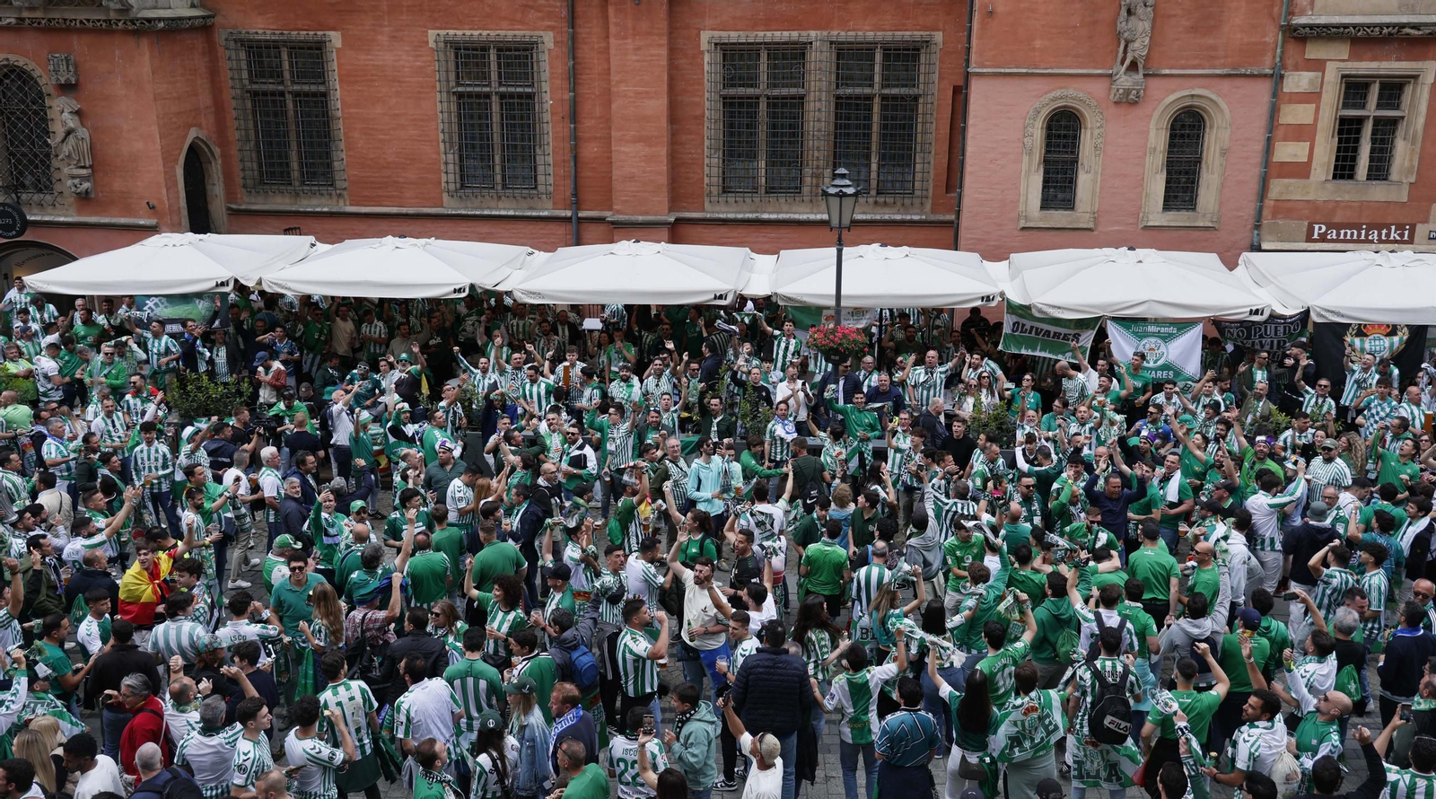 Las imágenes de la marea verde en al final de la Conference League