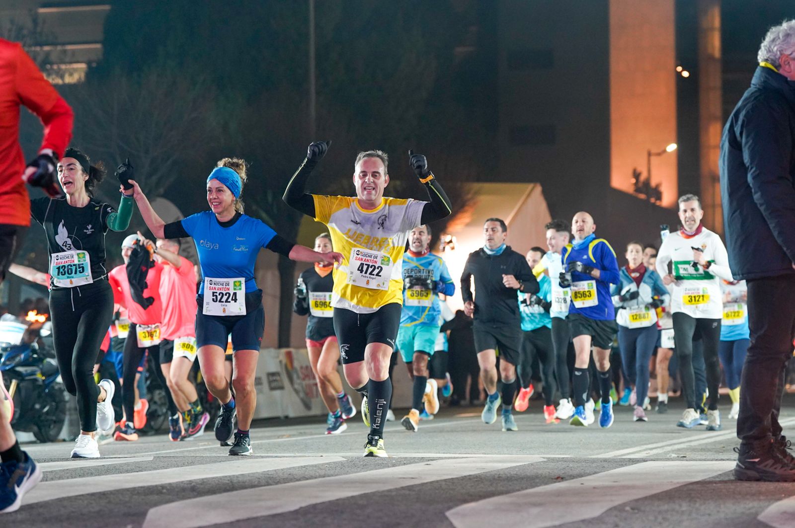 En imágenes: búscate en tu llegada a meta de la Carrera de San Antón 2026 (12)